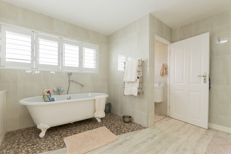 4 Bedroom Property for Sale in Paradise Beach Western Cape
